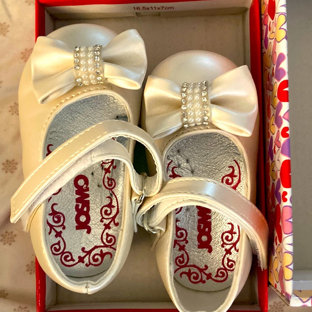 Beige size 3 baby dressy shoes with bow and rhinestones